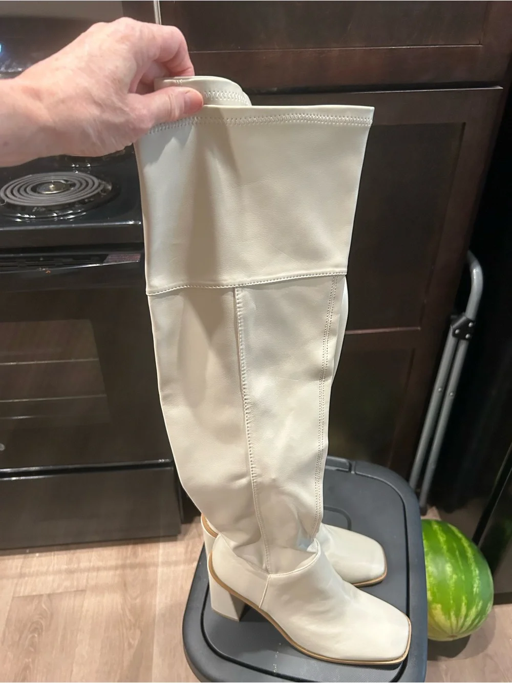 New over the knee boots from Lulu’s size 8, beautiful color!